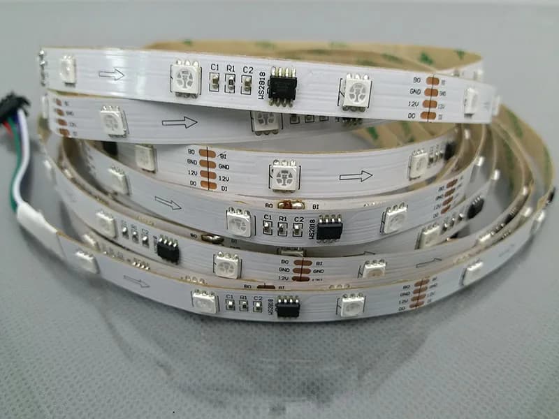 Striscia led digitale rgb 5M WS2818 30 led / m 5050 strisce flessibili pixel a colori indirizzabili bianco nero pcb IP20 IP65 IP67
