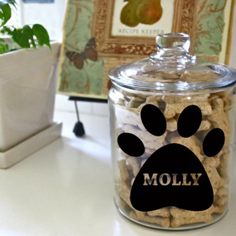 Nome personalizzato del cane su adesivi con decalcomanie in vinile con stampa zampa per contenitori/lattine di cibo per cani