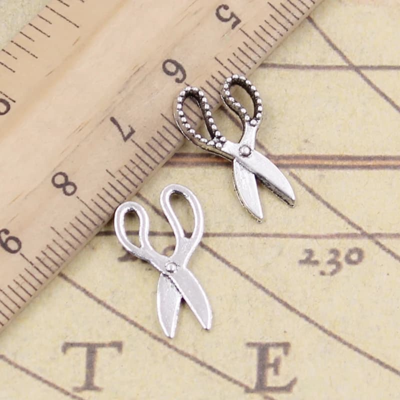 30pcs di Fascini Forbici 19x11mm Bronzo Tibetano Colore Argento Antico Dei Pendenti Monili Che Fanno FAI DA TE Fatti A Mano Del Mestiere