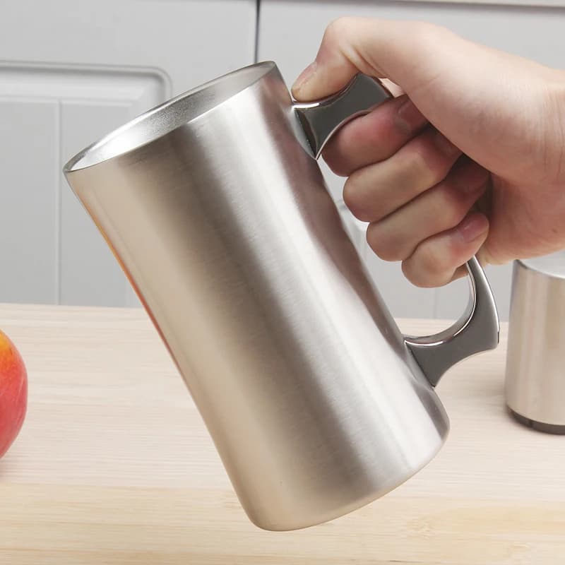 Tazza termica In Acciaio Inox Tazze Con coperchio, 20 once Tazza Grande, Doppia Parete Boccale di birra, bicchiere con Manico, Isolati Boccale di Birra