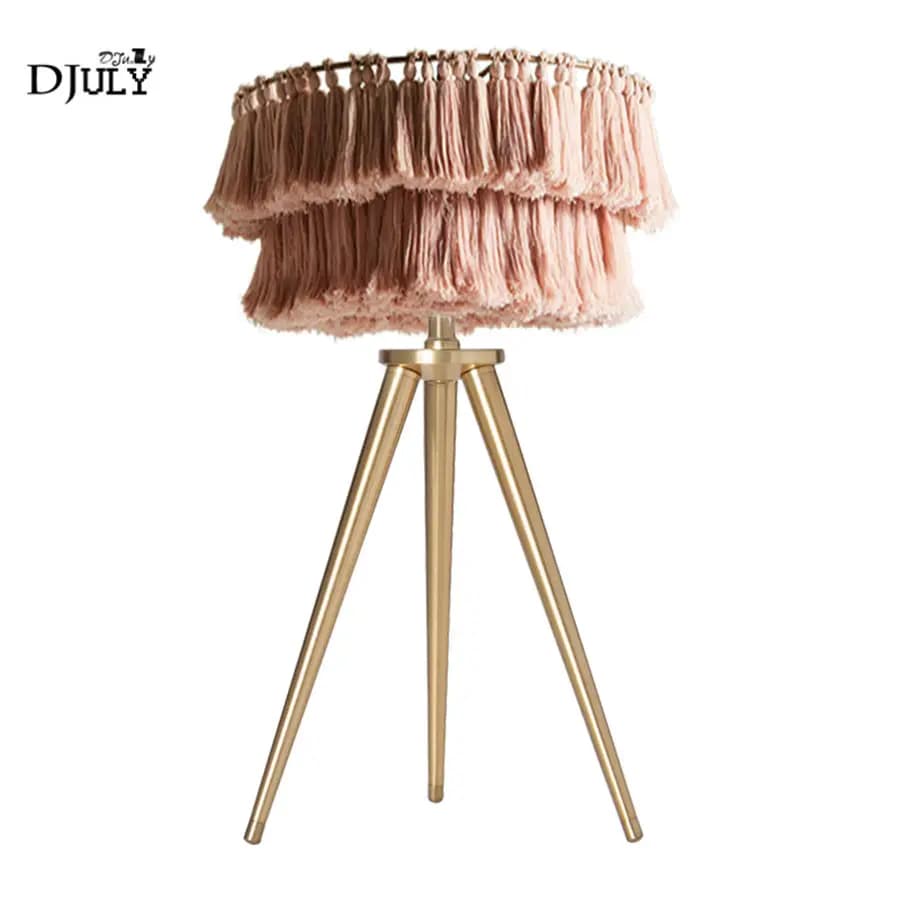 Lampada da tavolo in tessuto dal design nordico con nappa per camera da letto, soggiorno, studio, lampade da scrivania romantiche per matrimoni, lampada da terra a led per la casa