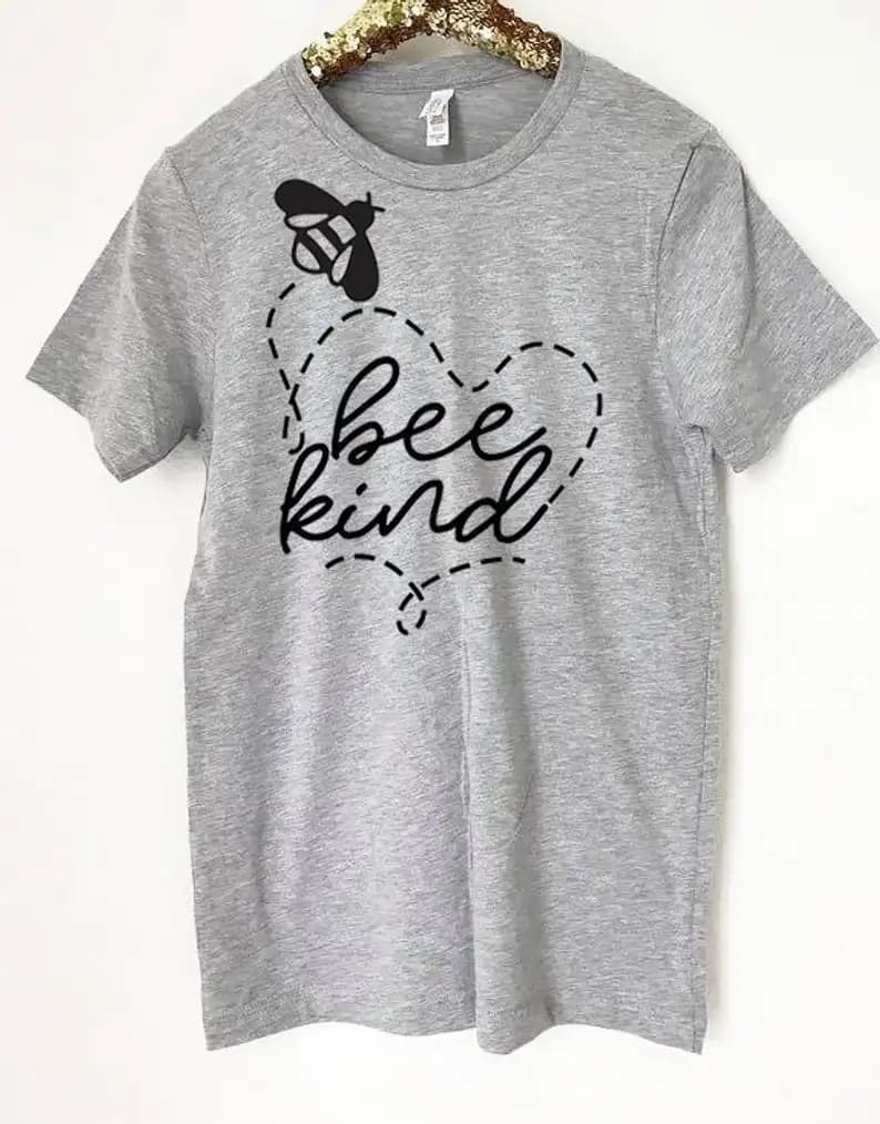 Sugarbaby Nuovo Arrivo Bee Kind T-shirt Bee Keeper Camicia Bee Camicia Gentilezza Magliette Estetica Cultura Pop Magliette Unisex Drop Ship