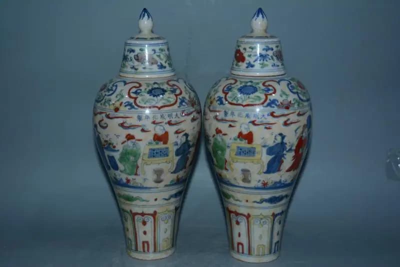 Rara bottiglia in porcellana della dinastia Ming, CHENGHUA DOUCAI, un paio, scocca rossa, lavorazione artigianale dipinta a mano, decorazione, collezione e ornamento
