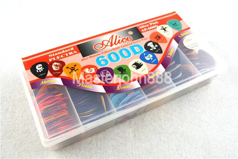 Lotti di 600 pezzi di plettri per chitarra elettrica/acustica in celluloide opaco modello Alice Monster 6 scatole di plastica assortite di spessore