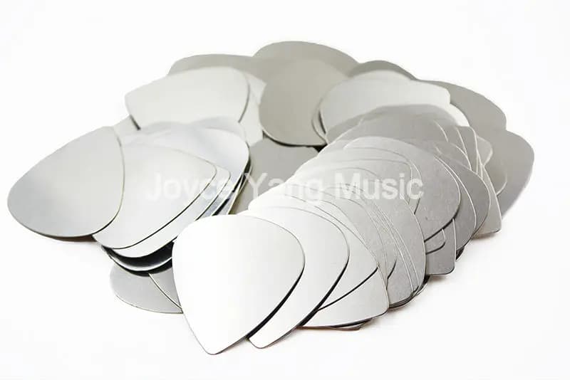 Niko 100 pz Senza Logo Stampa a Forma di Cuore Pesante 0.3mm Acciaio Inossidabile Metallo Chitarra Elettrica Basso Plettri Plettri