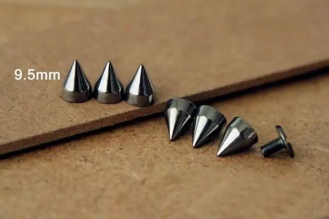 50pcs 7*9.5 millimetri Gun-Black Metal Pallottola Punk Rock Rivetti Borchie e Spuntoni Per I Vestiti di Moda accessorio in pelle Tachuelas Para Ropa