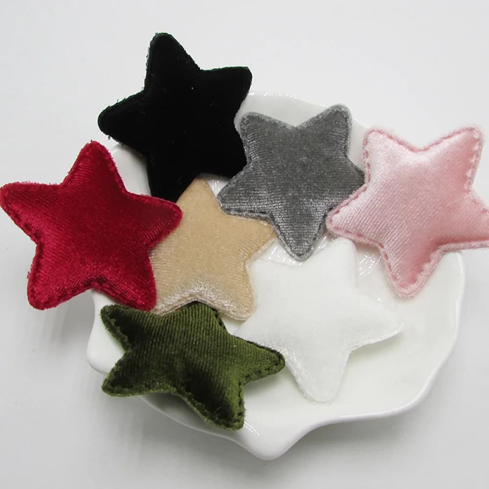 50 pz/lotto di Cucito FAI Da TE Flanella Stelle imbottito applique Artigianato per headwear sacchetto del pattino del sacchetto accessori per l'abbigliamento Decorazione
