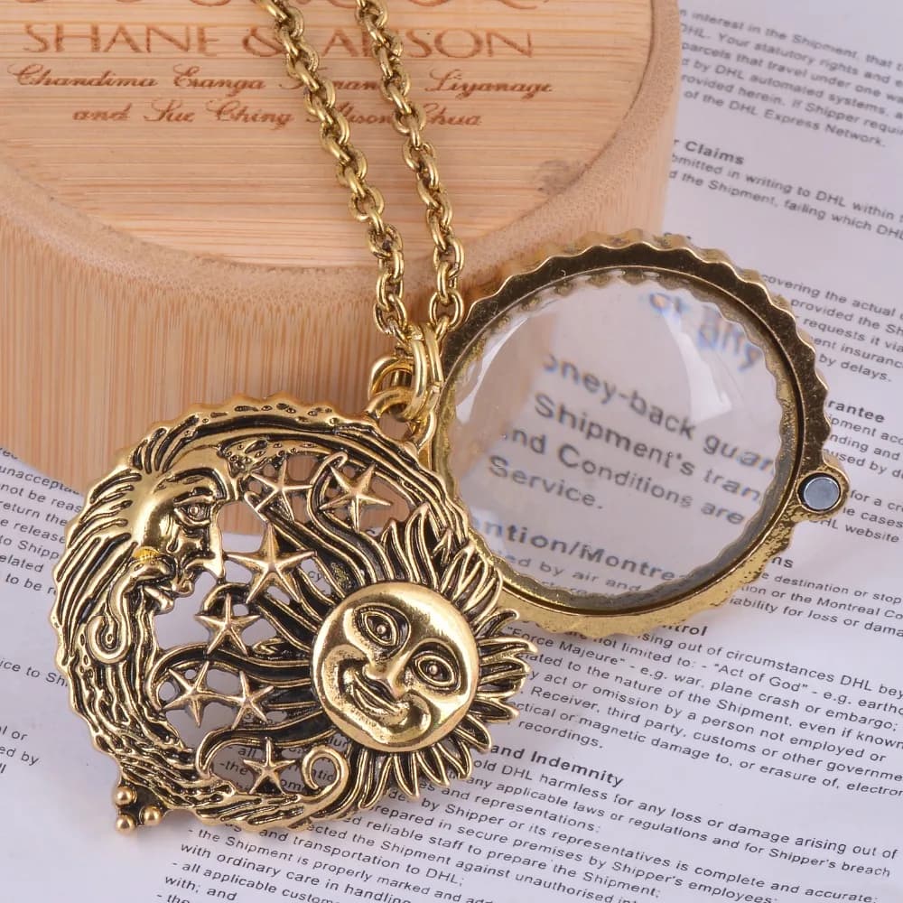 Lente d'ingrandimento ciondolo in vetro sole con collana luna e stelle gioielli Color oro antico si apre e si chiude