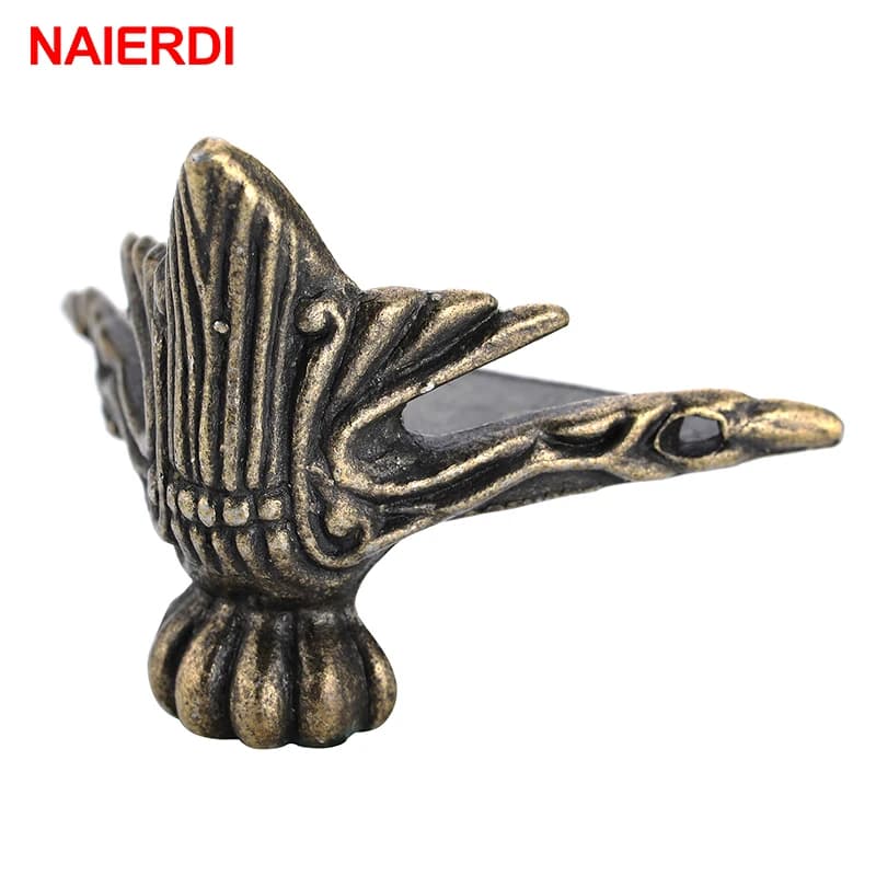 4 PZ NAIERDI 40x30mm Scatola di Legno Antico Piedi Gamba Protezione Angolo Triangolo Rattan Intagliato Staffa Decorativa Per Ferramenta Per Mobili