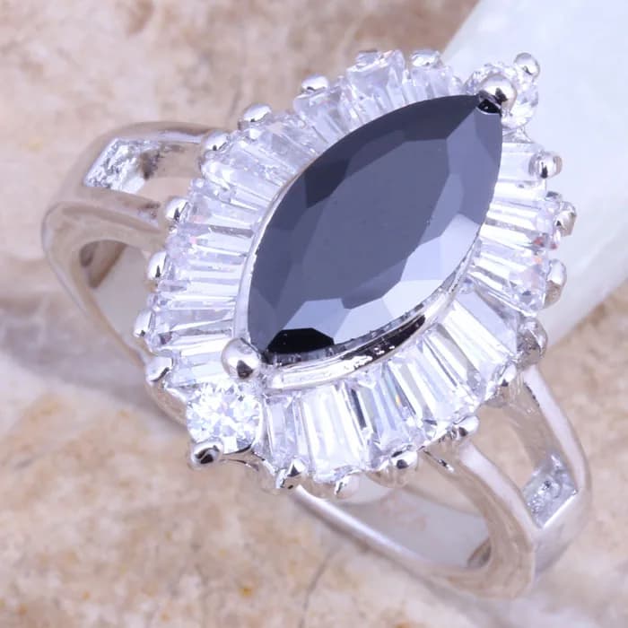 Delizioso Nero Cubic Zirconia CZ Bianco Argento Placcato Formato Dell'anello delle Donne 6 / 7 / 8 / 9 R1418