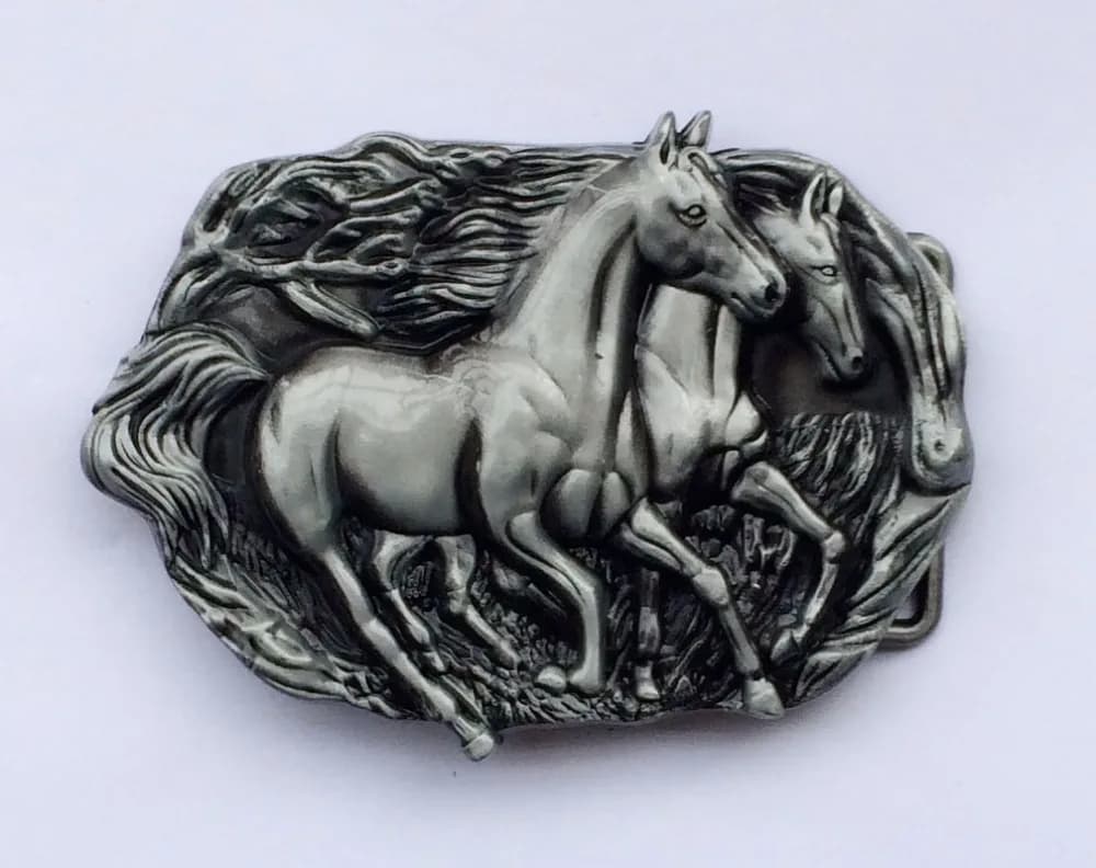 Belt buckle from Cowboy to two racing horses