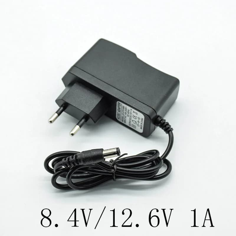 Adattatore convertitore 8.4V/12.6V 1A/1000mA caricabatterie alimentatore cc spina ue 5.5mm * 2.5mm(2.1mm) da ca a cc per batteria al litio 18650