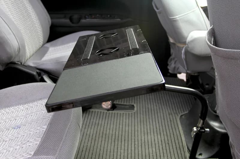 Pieno di Movimento di 360 gradi di Rotazione Del Computer Portatile Del Supporto Dell'automobile Del Basamento Da Tavolo Tavolo Da Pranzo Auto Tabellone Per Scrittura Notebook Tablet PC SUPPORTO DEL SUPPORTO Con USB ventilatore
