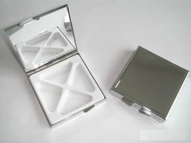 Boxes for square pills of 100 pieces Storage box for containers for empty DIY metal pills 4 compartments ni348
