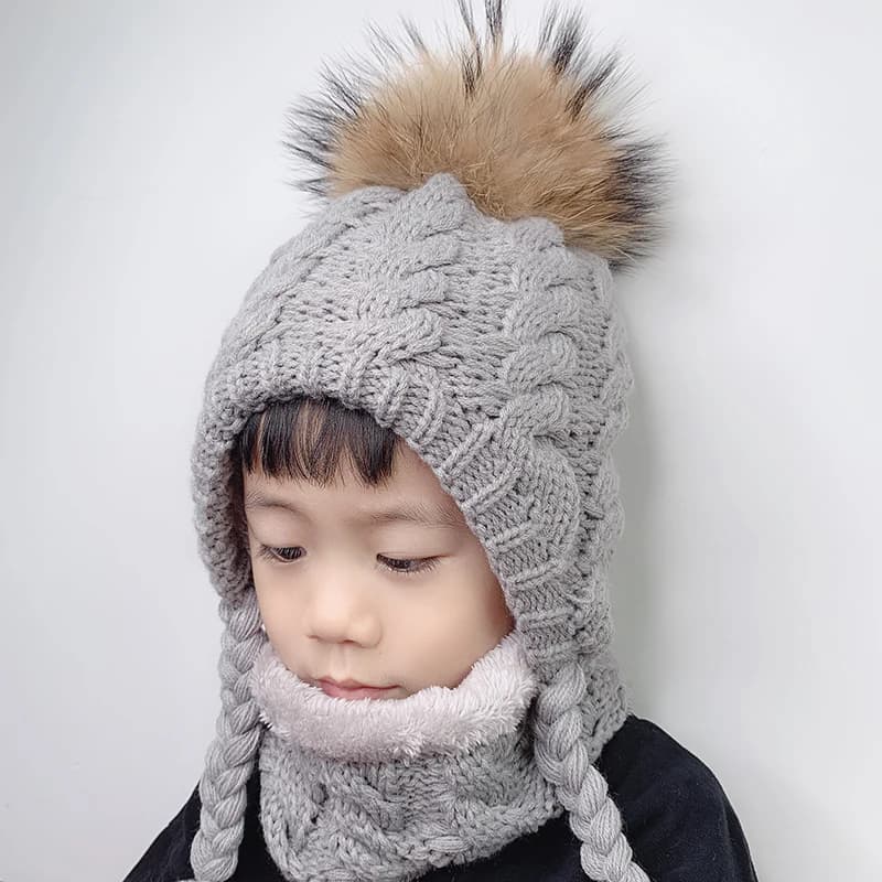 Berretto con pompon di pelliccia per bambini cappello invernale per bambini in pile all'interno della protezione dell'orecchio berretto all'uncinetto cappello lavorato a maglia caldo e sciarpa per bambini