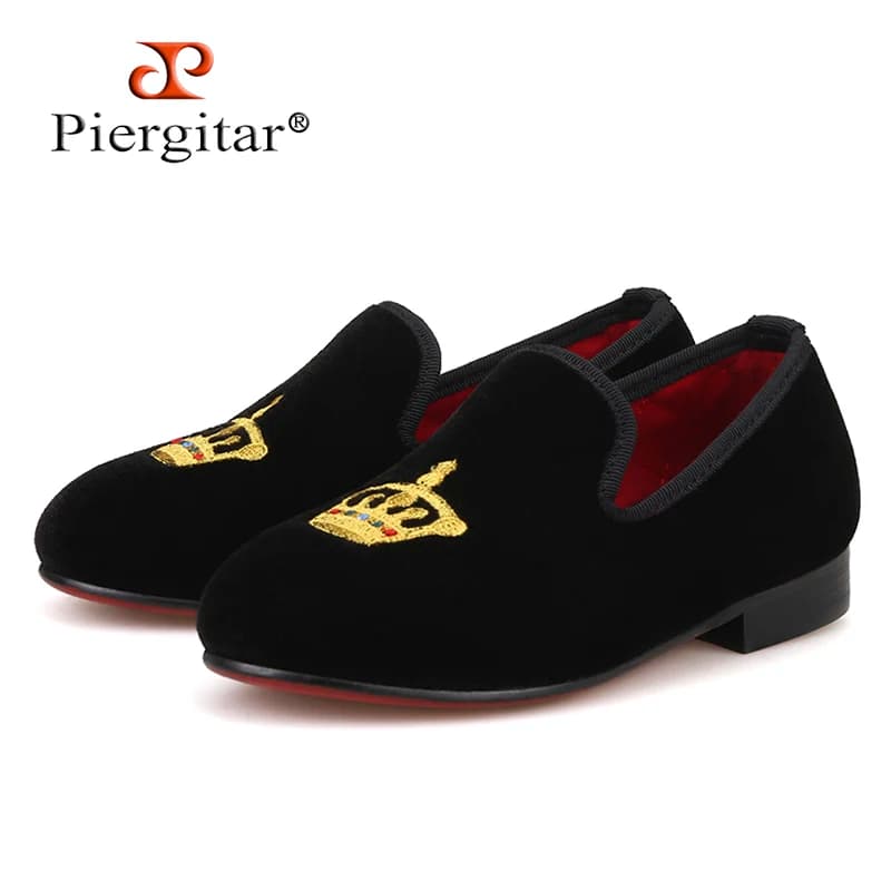 Scarpe in velluto per bambini Piergitar in stile classico britannico con ricamo a corona, mocassini per bambini fatti a mano per compleanni e feste