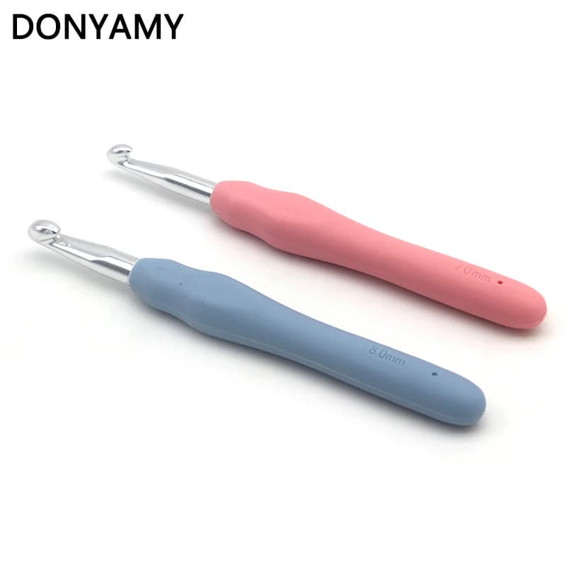 Set di uncinetti in alluminio di colore chiaro da 2 pezzi con manico in plastica ferri da maglia testa spessa per artigianato fai da te 7mm/8mm
