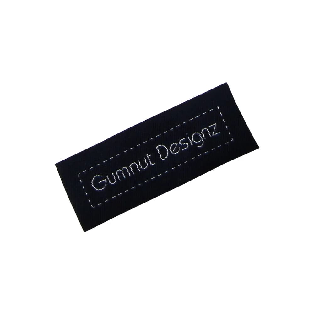 Design gratuito personalizzato 10000 pezzi / lotto etichette ricamate per abbigliamento etichette tessute personalizzate scarpe etichette per cucire etichette in tessuto etichetta principale