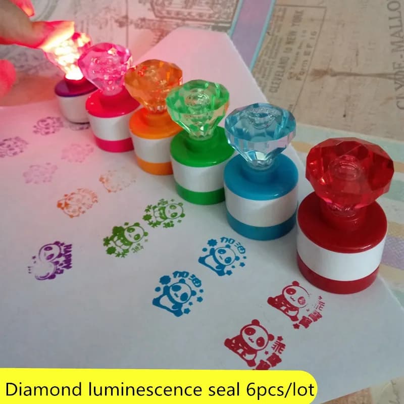 Bambini Cartoon Stamper Baby Bambini Apprendimento personalizzato Timbri autoinchiostranti in gomma plastica Giocattoli Sigillo in plastica luminescente A063 6 pz/lotto