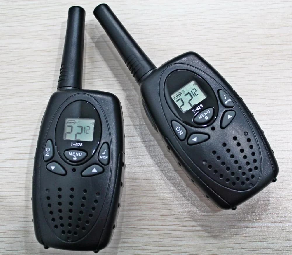 Lungo raggio 1 watt coppia di walkie talkie ham radio CB 2 way walkie talkie portatile PMR446 PTT w/121 codice privato per la Russia/Europa