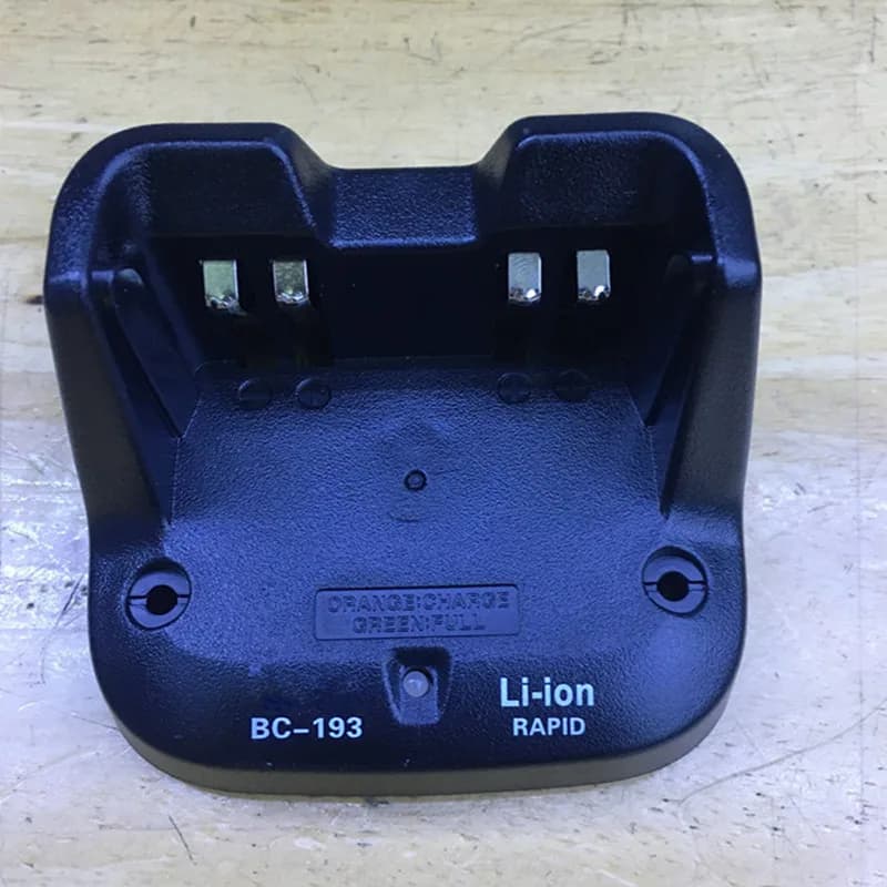Solo caricatore desktop base BC-193 BC193 per ICOM IC-V8E V80 F3003 F3002 F4001 IC-T70A ecc walkie talkie
