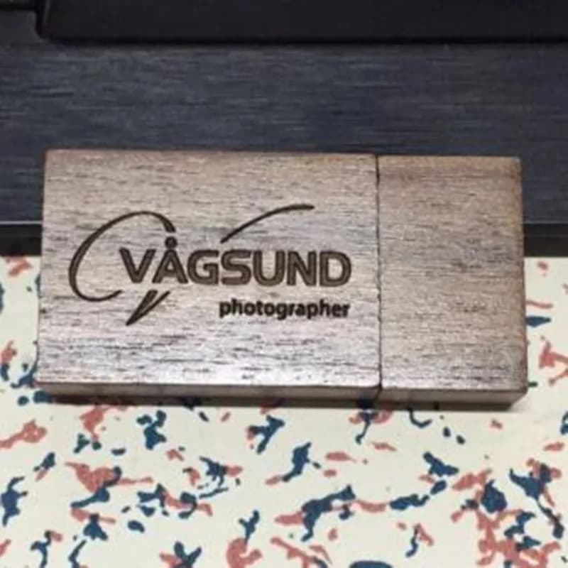 Nuova chiavetta USB 3.0 memory stick quadrata in legno noce
