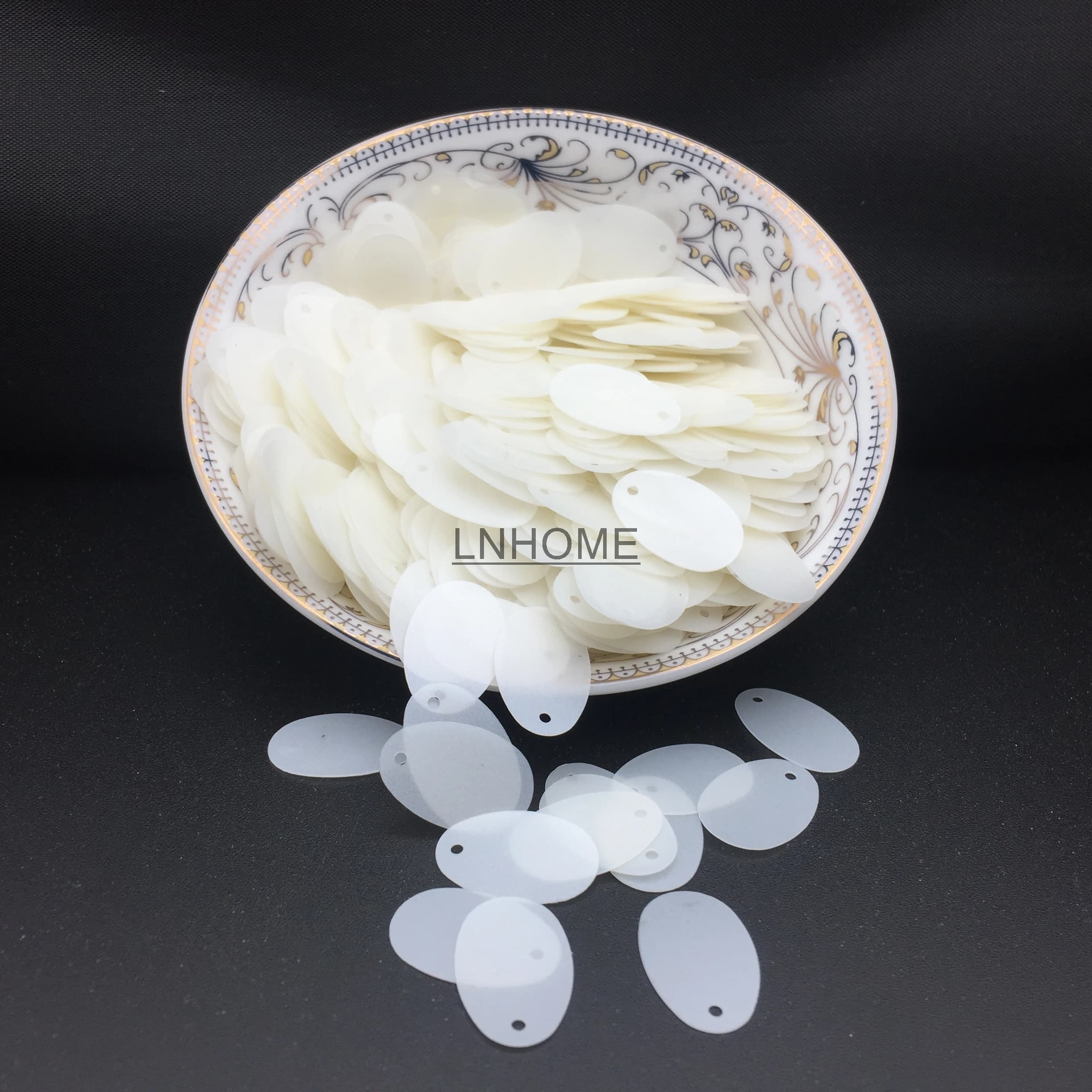 400 pz/lotto 12*20mm Ovale Forma di Uovo Paillettes PVC Artigianato Appartamento Con Foro Laterale di Danza Del Ventre Abbigliamento FAI DA TE accessori Bianco Opaco