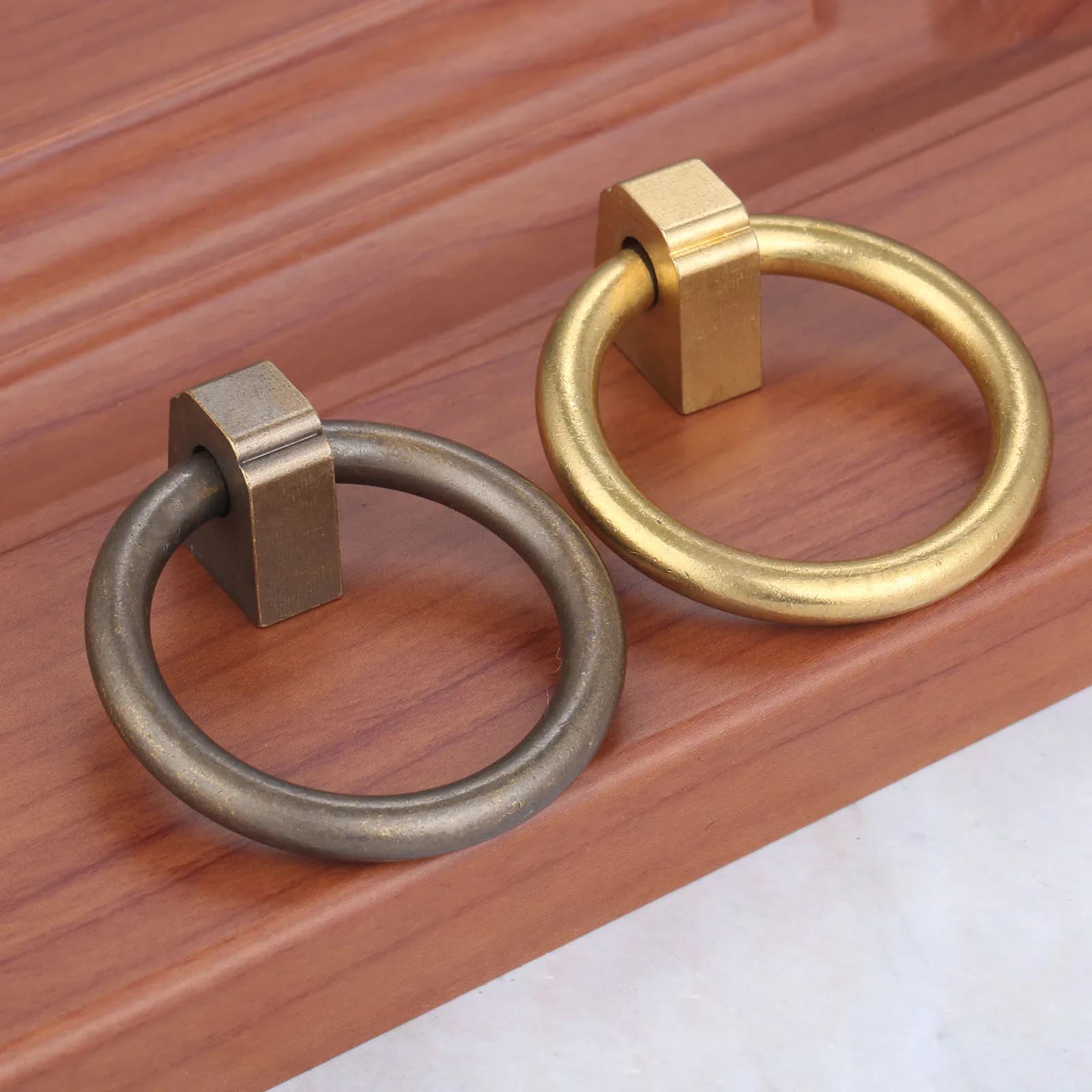 1Pc In Ottone Antico Maniglia Del Cassetto della Maniglia di Tiro di Rame Puro a Forma di Cerchio Vecchi Mobili Armadio Cabinet Door Pull Anello dia.50mm