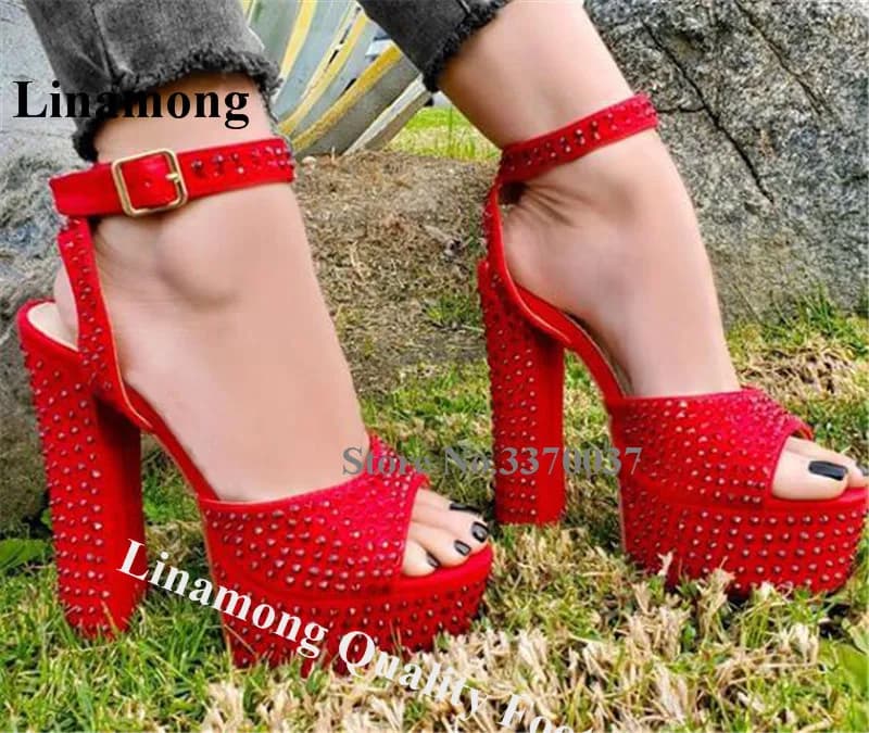 Sandali Linamong con plateau alto e tacco grosso, con strass e cristalli, con cinturino alla caviglia, colore rosso e argento
