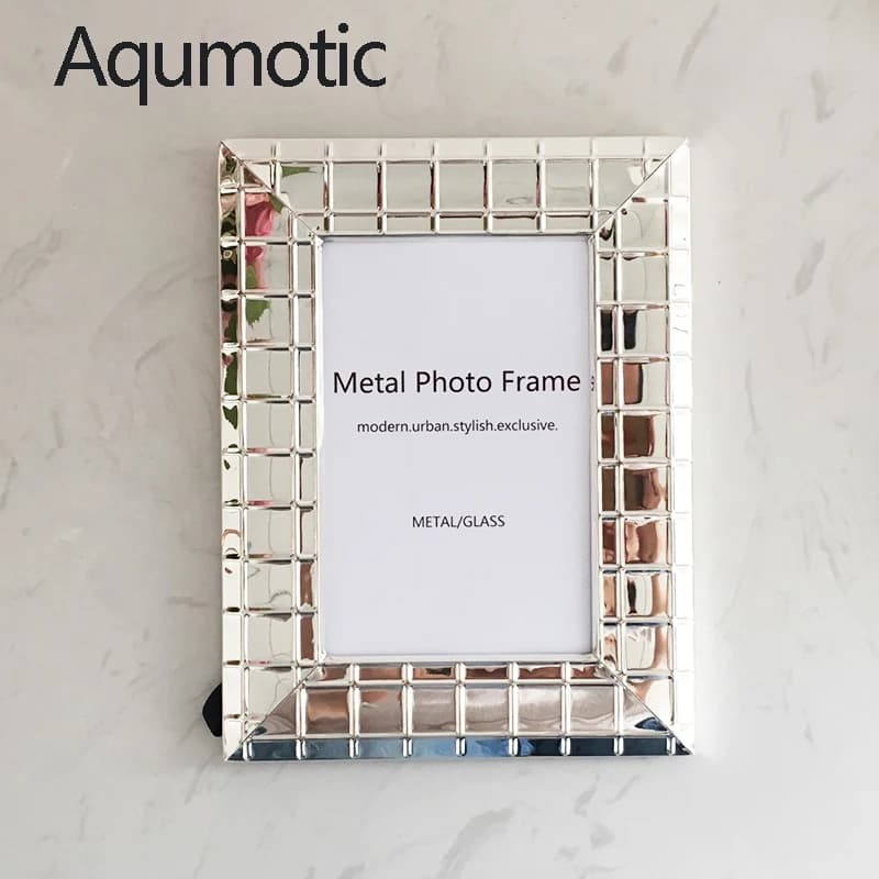 Aqumotic Nordic Iron Photo Frame Simple Silver Mirror Picture Frames decorativo Metal Set Up Wall 6 "7" 8 "strumento per scrivania da ufficio