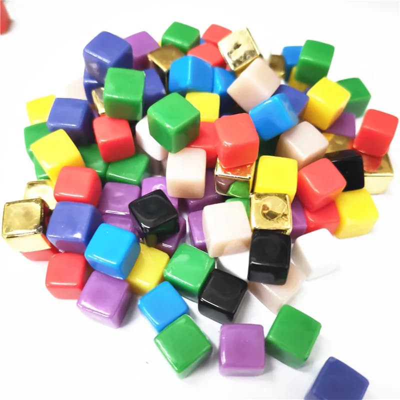 Cubo ad angolo retto 8MM del setaccio di angolo retto del pezzo degli scacchi dei dadi del quadrato in bianco nero dell'oro di colore solido 50 pz/set per il gioco da tavolo