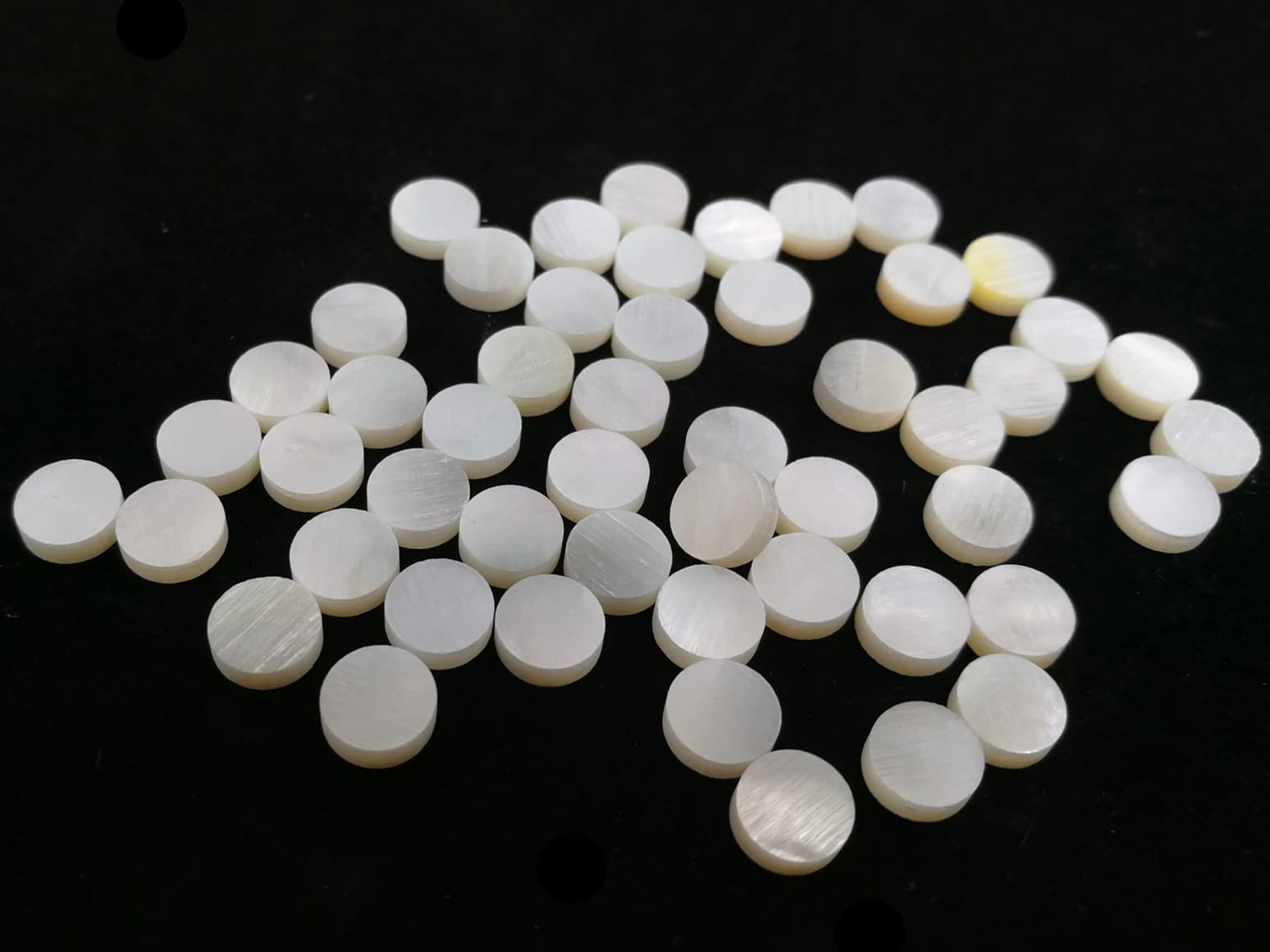 50x chitarra 2mm MOP madreperla intarsio punti per basso Ukulele Fingerboard Luthier fai da te