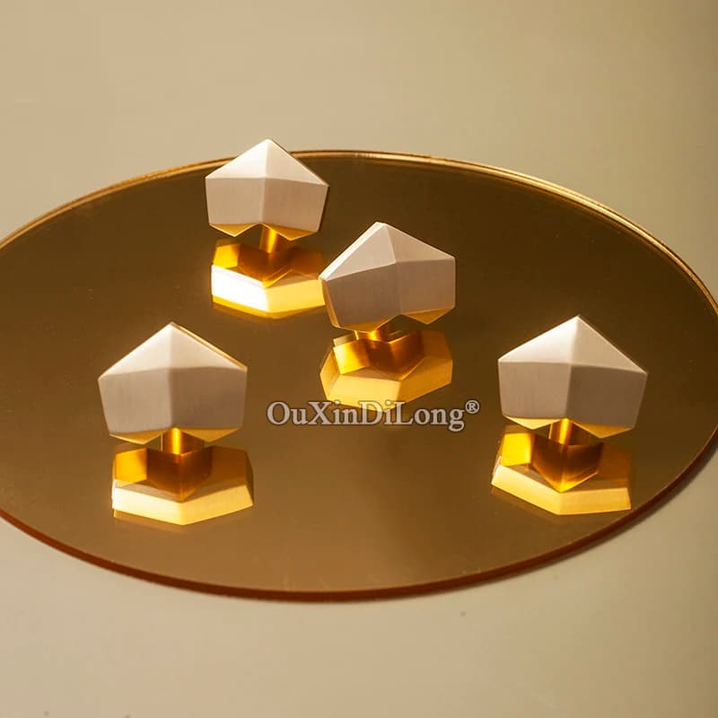 10 PZ Europeo Ottone Solido Amore Cuore Mobili Tira Maniglie Manopole del Cassetto Armadio Guardaroba Armadio TV Armadietto del Vino Tira Manopole