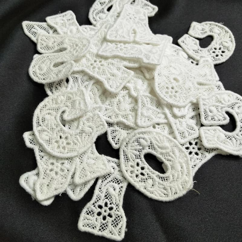 Toppe ricamate con lettere 3D per t-shirt, Appliques da cucire, distintivi per abbigliamento, finiture in pizzo, bianco sporco, 26 stili possono scegliere, 1 pz