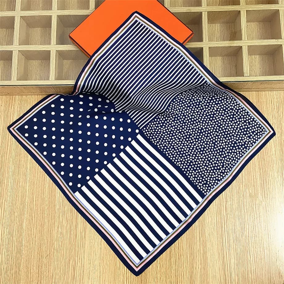 Sciarpa quadrata di marca di lusso da 60 cm Bandana a righe da donna Sciarpa di seta primaverile Fascia estiva Fazzoletto da collo di moda per donna
