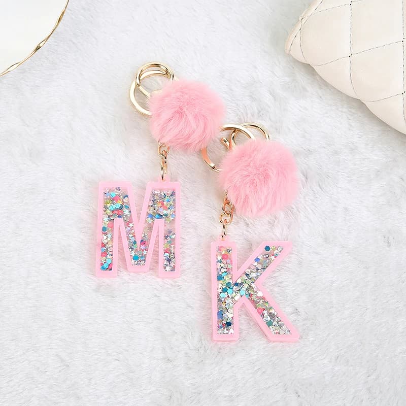 1PC Donne Portachiavi 26 Glitter Scavato-out Parole Borsa Inglese Lettera Portachiavi con Palla Palla Pendenti E Ciondoli