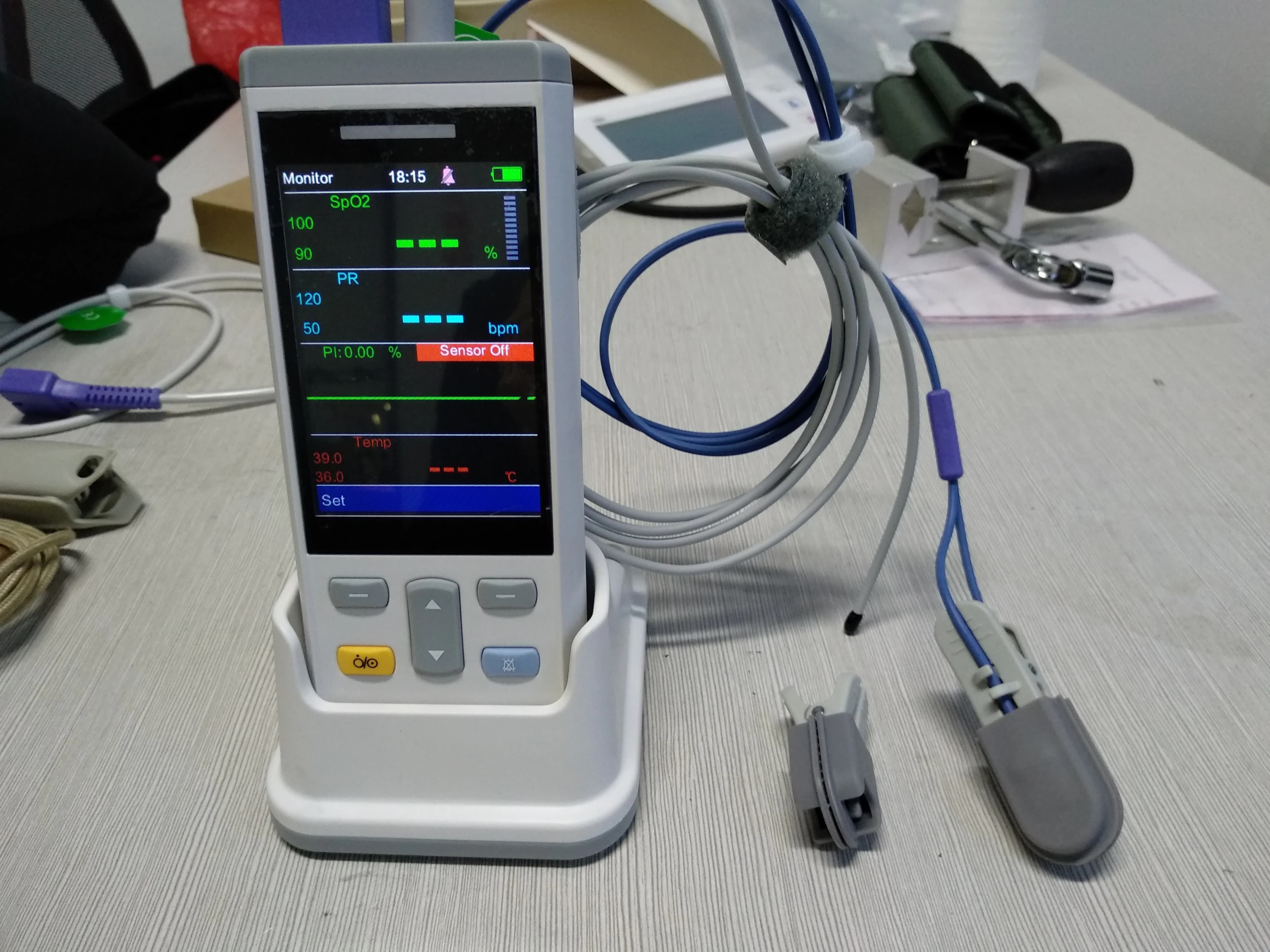 Free Shipping Pet Clinic Use portable pulse oximeter, multi portable parameters Monitor vital signs for animals, Spo2, temperature
