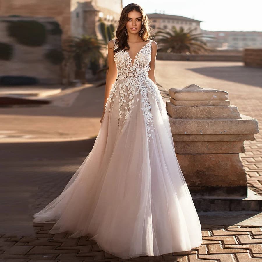 Abito da sposa romantico senza maniche con scollo a V Vestido De Noiva Colore personalizzato Applique Tulle Abiti da sposa a trapezio Sweep Train