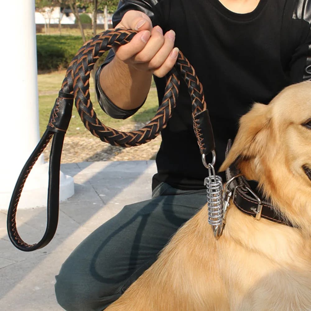 Guinzaglio per cani di grandi dimensioni resistente e resistente Guinzaglio da addestramento per cani intrecciato in vera pelle per cani da pastore Bulldog Labrador Gold Retriever Guinzagli per animali domestici