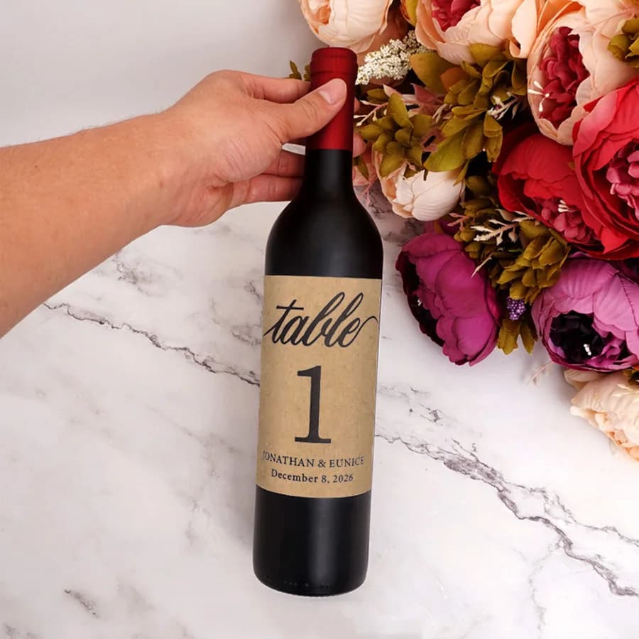 Etichette personalizzate per bottiglie di vino Involucri di vetro creativi Adesivi con logo Etichetta personalizzata Bottiglia d'acqua Numero di tavolo Decorazioni per la festa nuziale