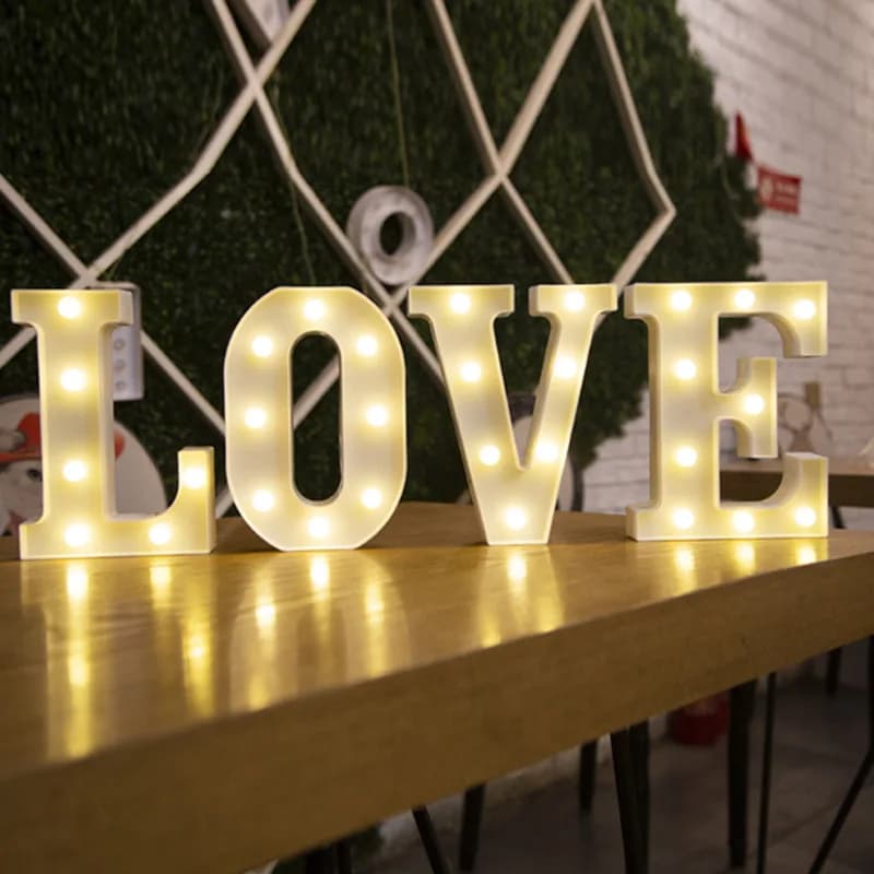 Lettere dell'alfabeto di lusso Luci a LED Lampada con numeri luminosi Luce notturna a batteria per la decorazione domestica di matrimoni, compleanni, feste di Natale