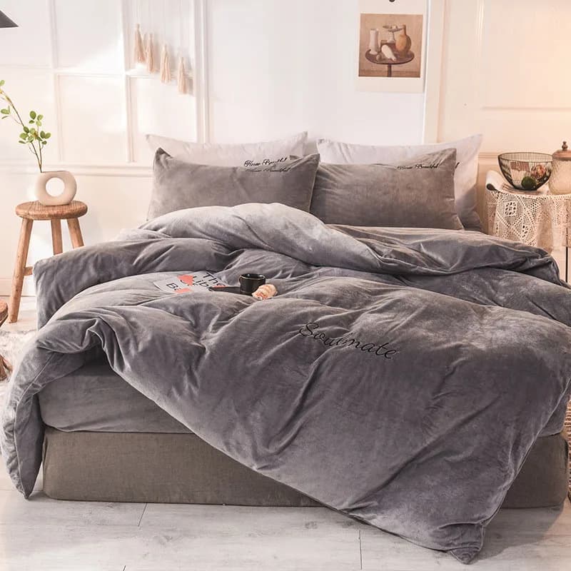 Copripiumino in pile corallo Inverno caldo flanella ricamo Copripiumino grigio solido per letto Queen King Size Coperta da letto 1 pezzo