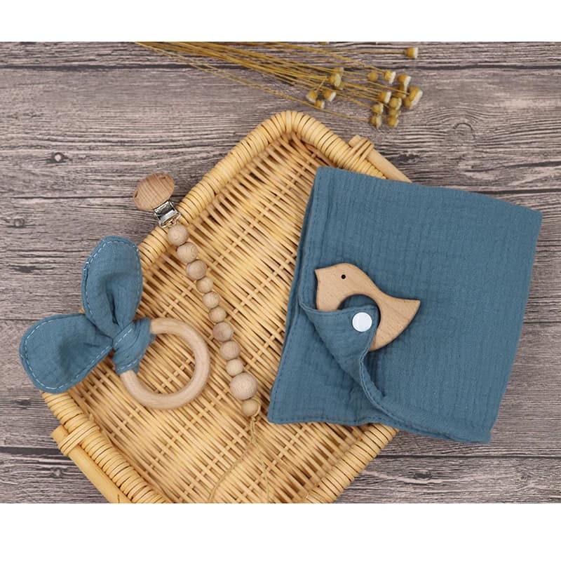 Set regalo per neonato da 4 pezzi - Succhietto per bambini, clip per ciuccio, massaggiagengive e coperta di sicurezza - Regalo perfetto per baby shower per ragazzi e ragazze