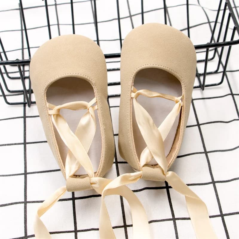 Moda Neonato Scarpe da ragazza Primi camminatori Mocassini Nastro incrociato Principessa Danza Suola morbida Scarpe da bambino per neonati Calzature