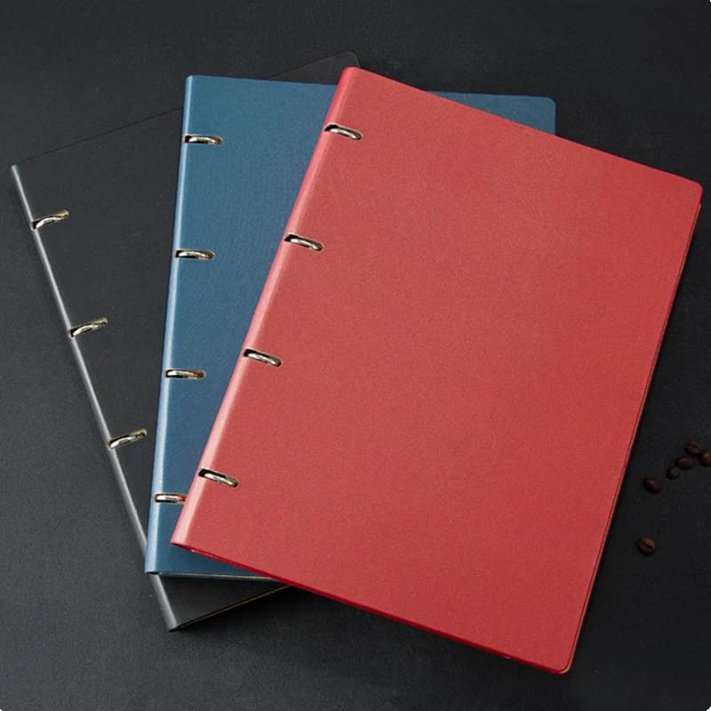 Quaderno personalizzato formato A4 con copertina rigida riviste in pelle con raccoglitore ad anelli neri con Logo Business Planner a fogli mobili blu