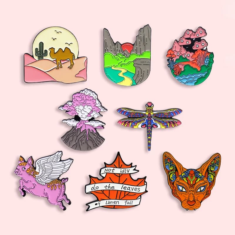 Creativo cartone animato deserto cammello spilla in metallo smaltato vulcano fiume foresta libellula distintivo Trendy bavero zaino regalo gioielli