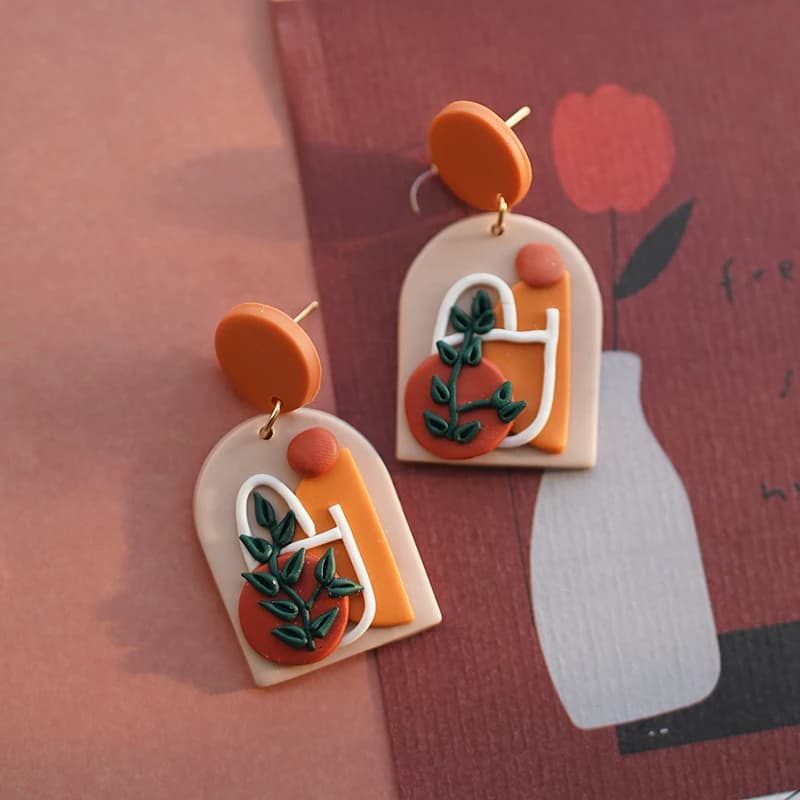 Orecchini pendenti artigianali in argilla polimerica con fiori grandi, illustrazioni di piante e motivi naturali, gioielli unici da donna, idea regalo