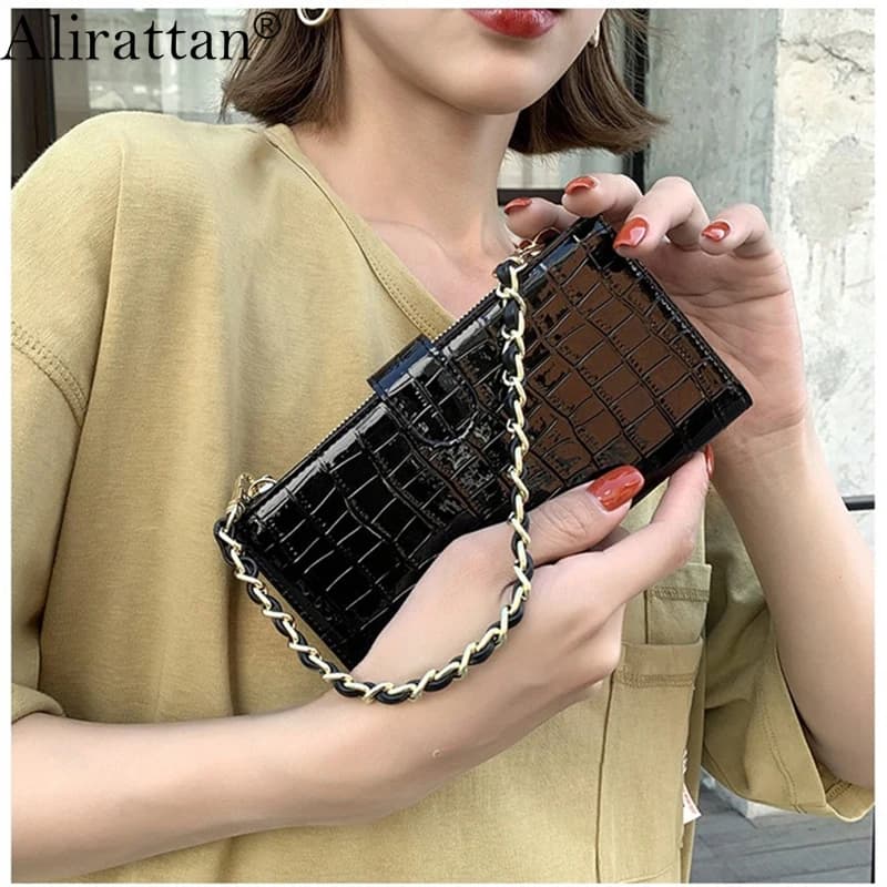 Alirattan New PU Leather Crossbody Chain Bag For Women 2026 Fashion Design ID Card Phone Bag Lady Crocodile Pattern Shoulder Bag