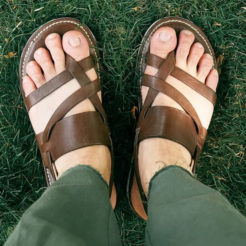 Calzature estive fatte a mano scarpe da spiaggia uomo sandali gladiatore in vera pelle Vintage punta aperta cinturino con fibbia piattaforma sandalo da uomo