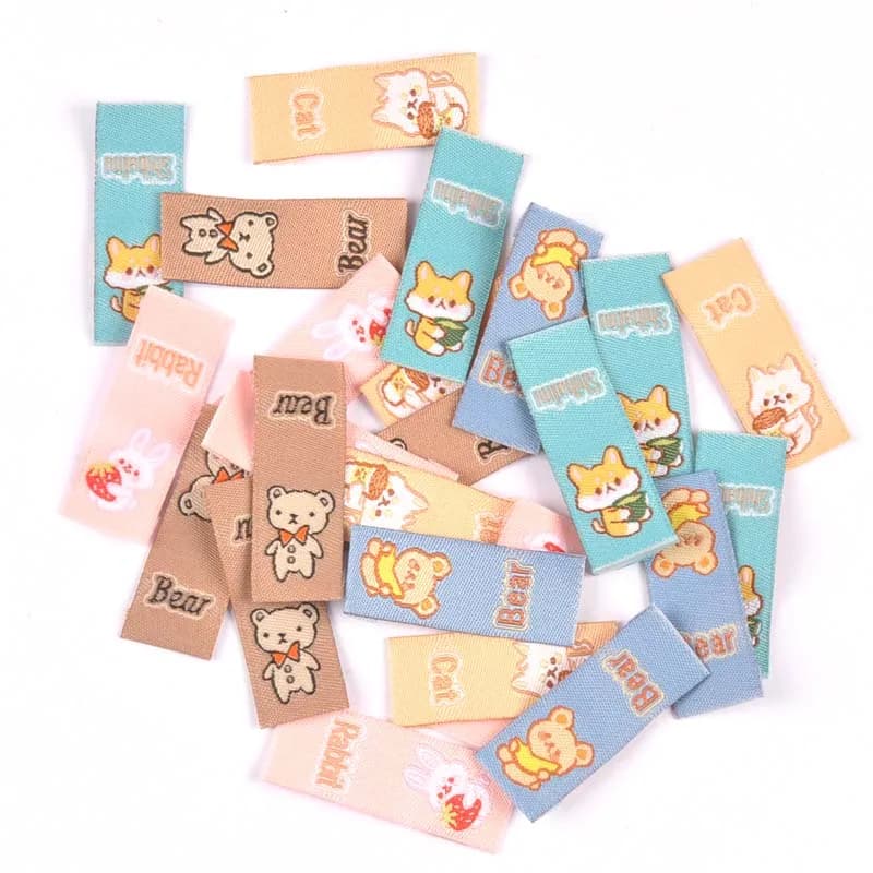 Lovely Cat Animal Pattern 50pcs etichetta tessuta a mano per etichette per la cura dell'abbigliamento scarpe da cartone animato borse etichette per indumenti 15x40mm CP3209